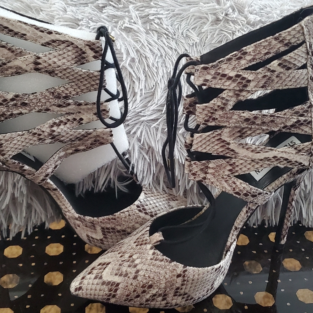 womans high heeled snake print shoes